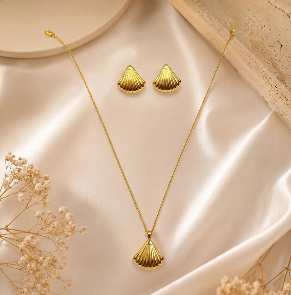 Seashell Necklace & Earrings Set