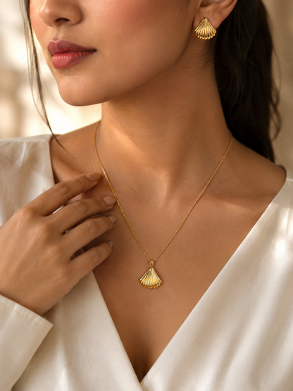 Seashell Necklace & Earrings Set