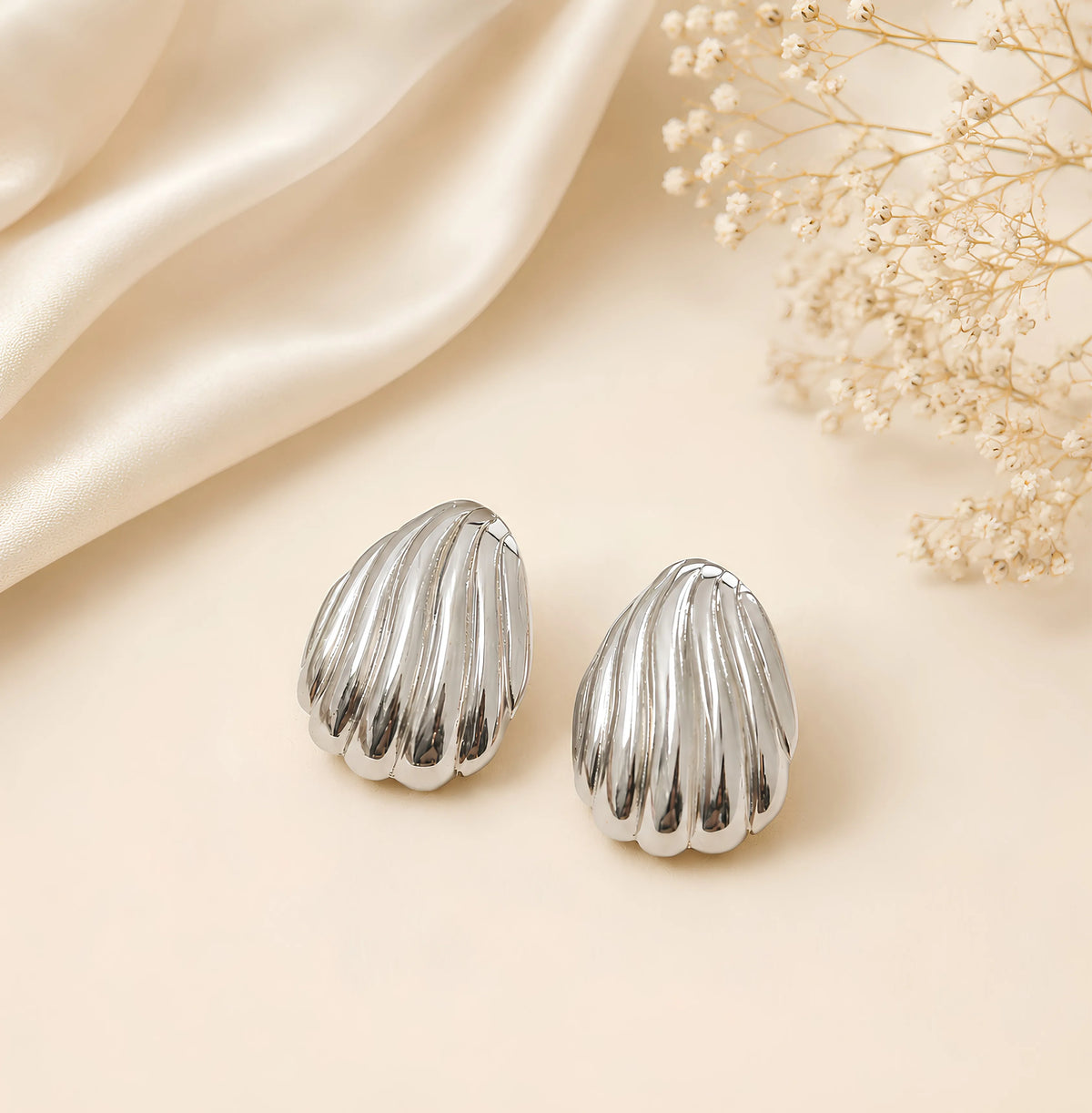 Elegant shell-shaped earrings by Zariya Official silver