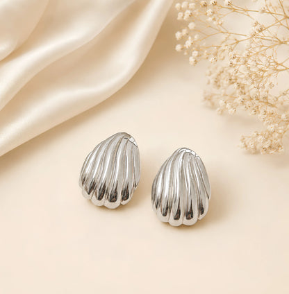 Elegant shell-shaped earrings by Zariya Official silver